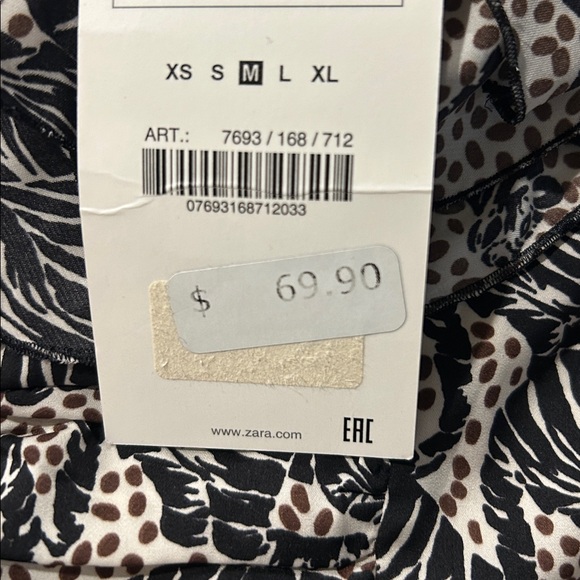 NWT Zara Black and White animal print Ruffle Blouse‎ medium - Picture 3 of 3